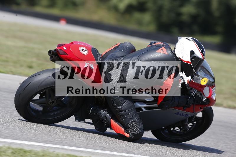 Archiv-2025/49 26.08.2025 Cornu Master School ADR/rot-rouge/40